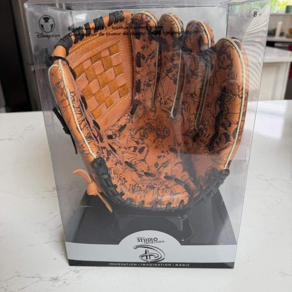 Disney Store Studio Collection Genuine Leather Baseball Glove Mickey Mouse NIB